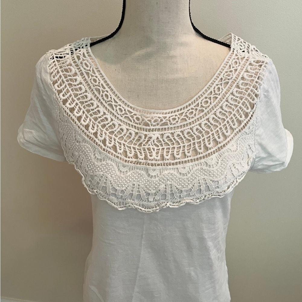 Adiva White Short Sleeve Embellished T-Shirt with Lace Bib Collar